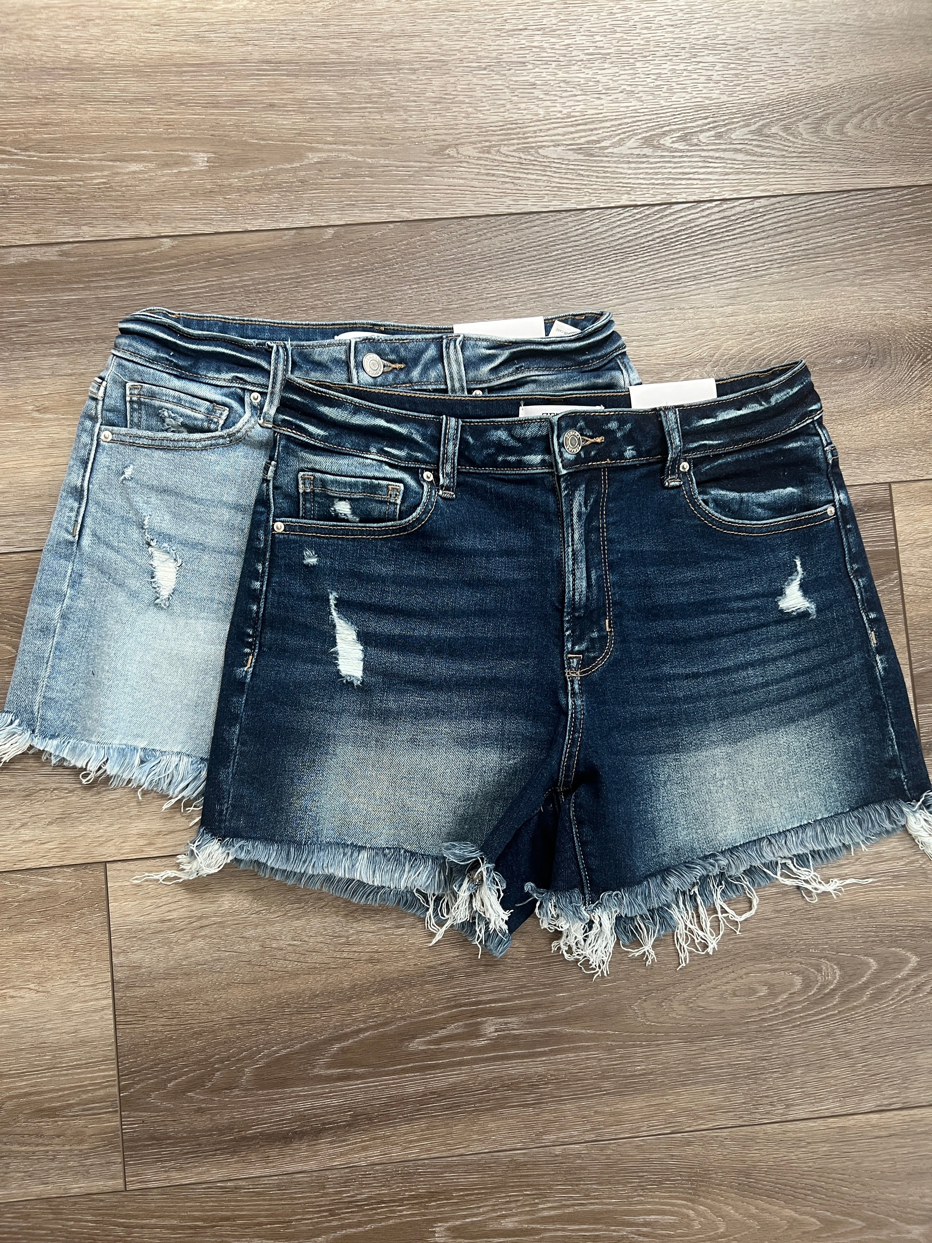 Zenana 'Day to Night' High-Rise Frayed Hem Denim Shorts – Bleu
