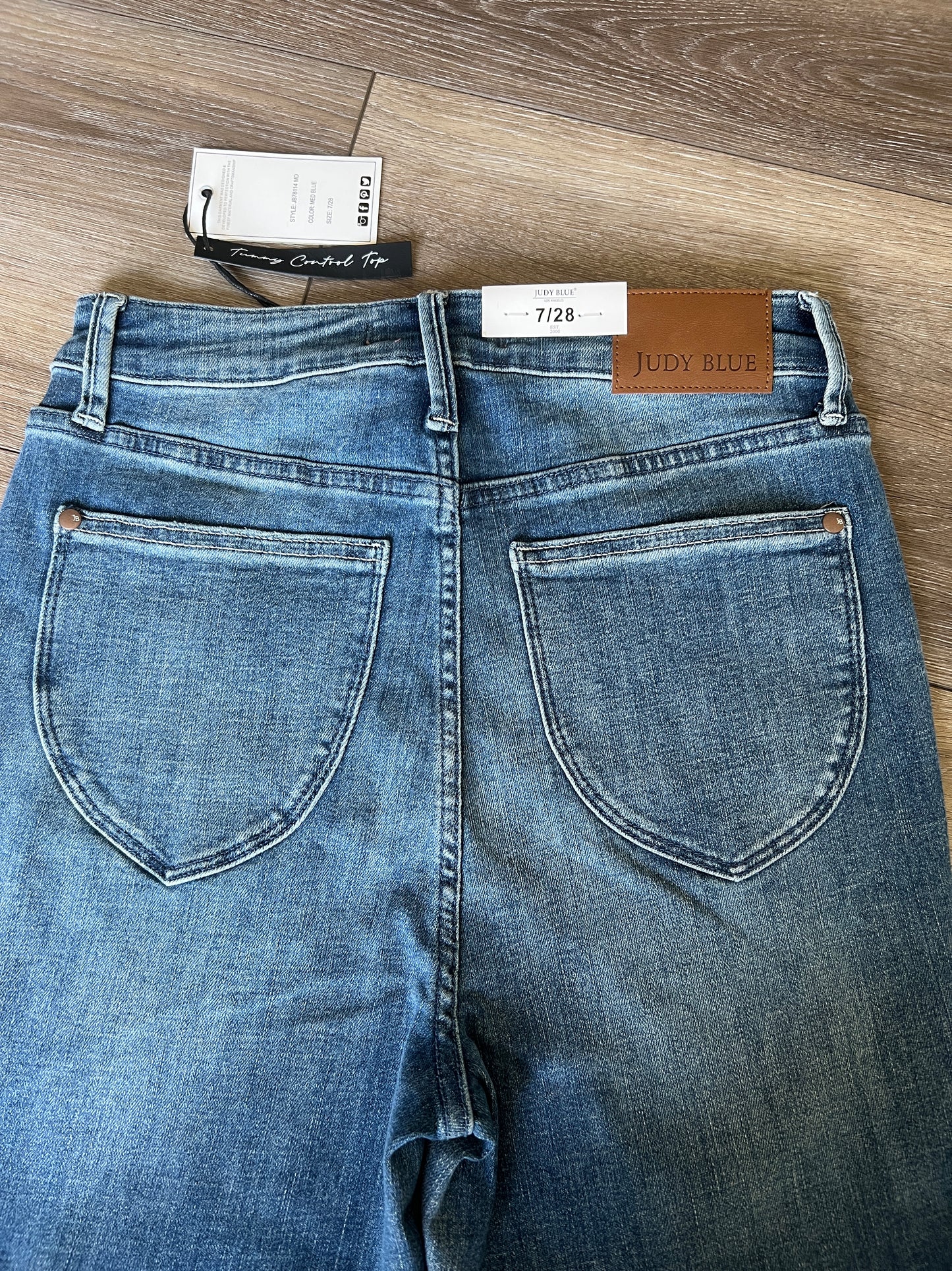 Judy Blue High-Rise Tummy Control Cuffed Capri Jeans