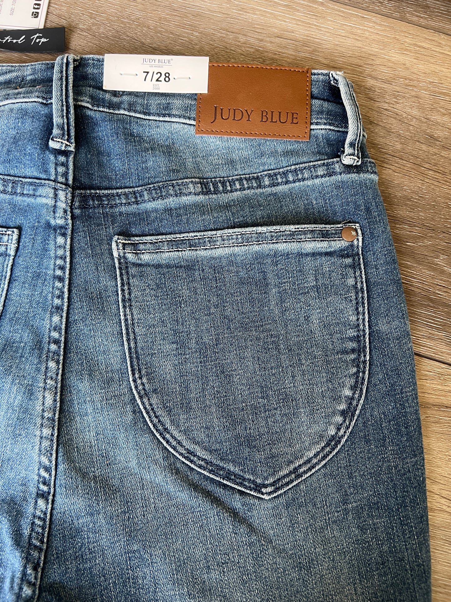 Judy Blue High-Rise Tummy Control Cuffed Capri Jeans