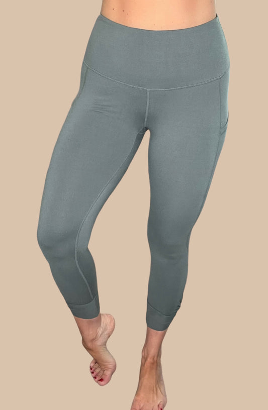 Keyhole Yoga Leggings w/ Pockets